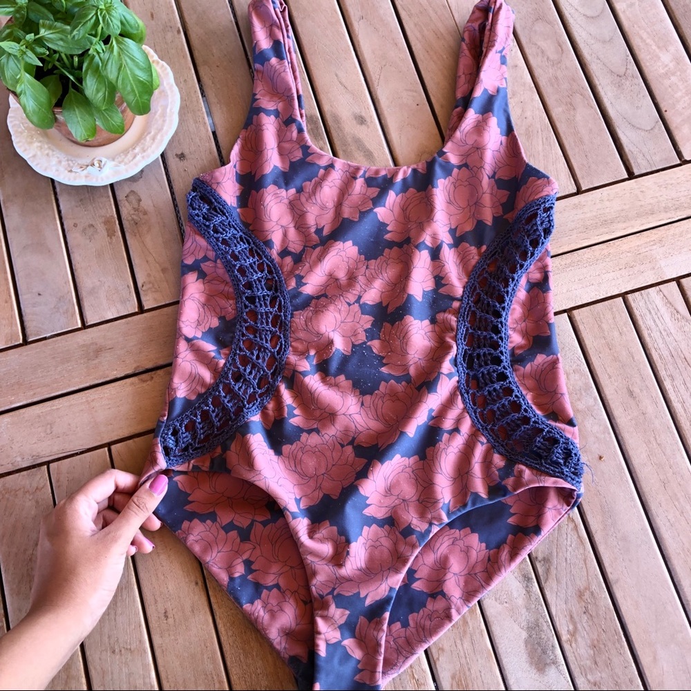 Worn benoa one piece